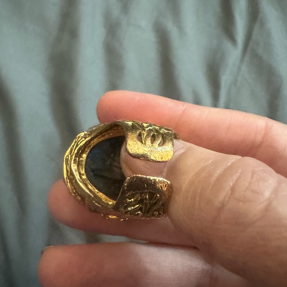 Roberto cavalli vintage ring
Size is adjustable - Picture 3 of 14